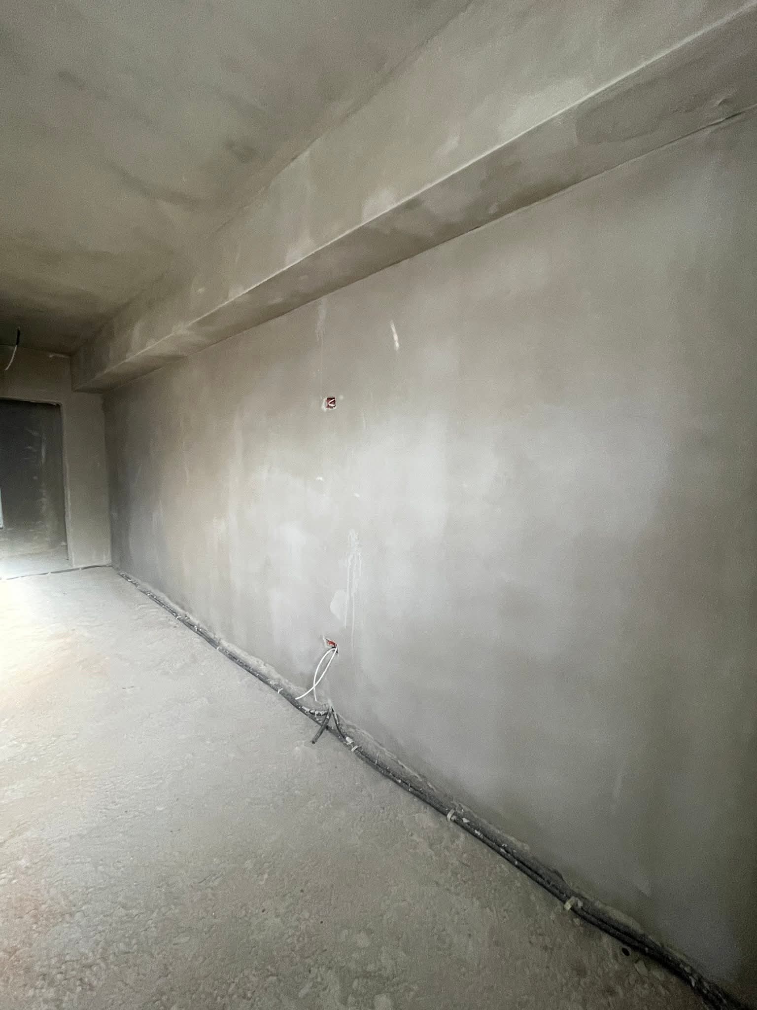 Perete interior tencuit mecanizat